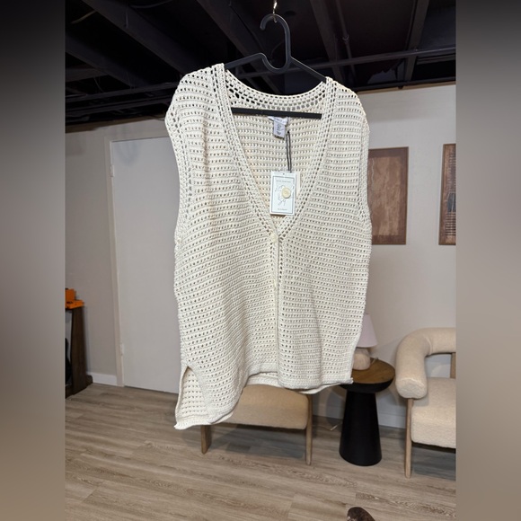 Sincerely Jules Button Up Cropped crochet Sweater Vest - Picture 5 of 9